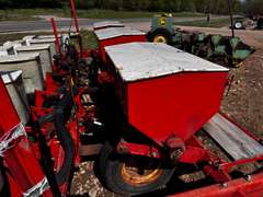 Allis-Chalmers 600 Planter
