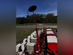 Allis-Chalmers 600 Planter