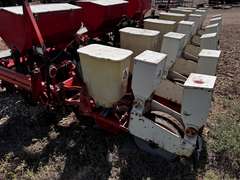 Allis-Chalmers 600 Planter