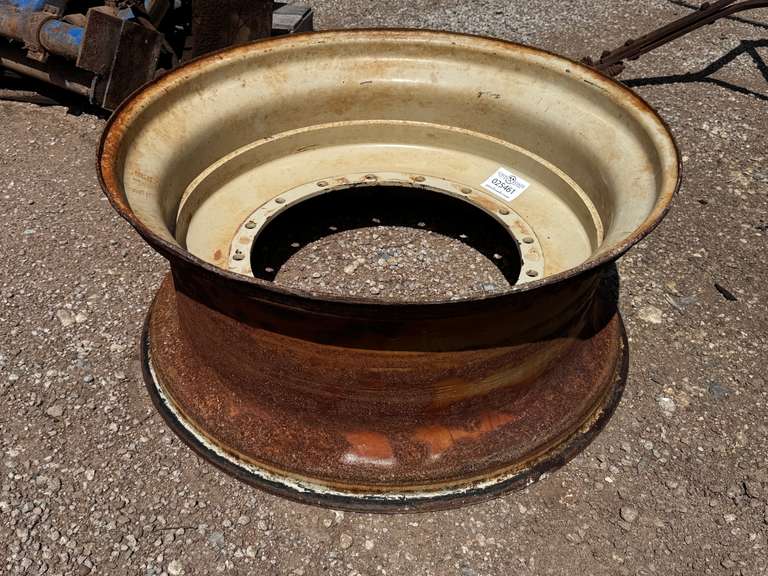 44" x 19.5" Tractor Tire Rim