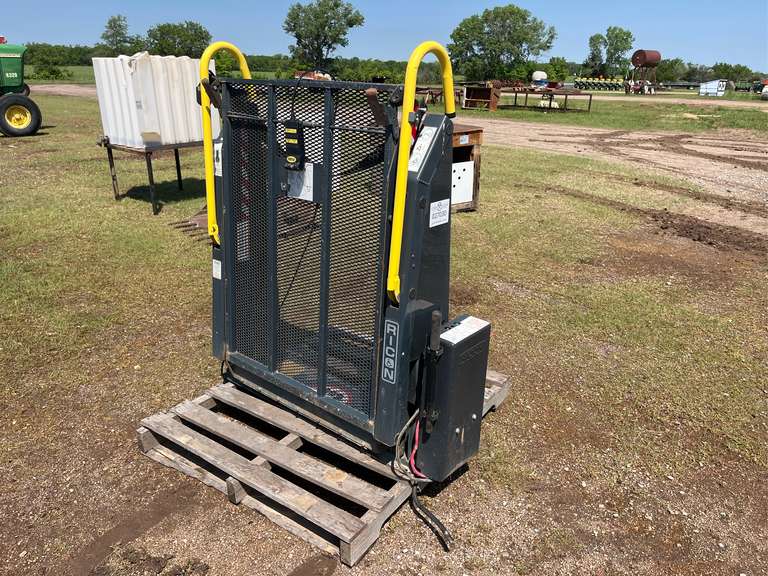 Ricon Wheel Chair Bus Lift - Gavel Roads Online Auctions