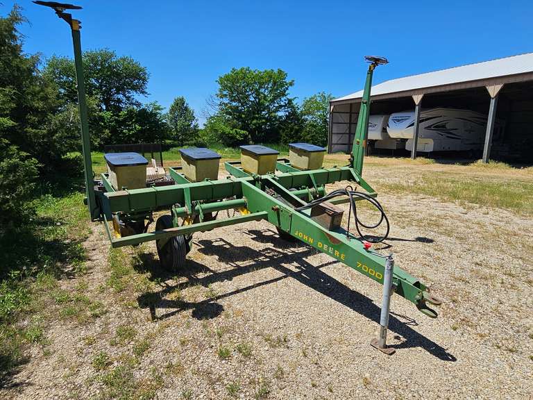John Deere 7000 Series 4-Row Planter