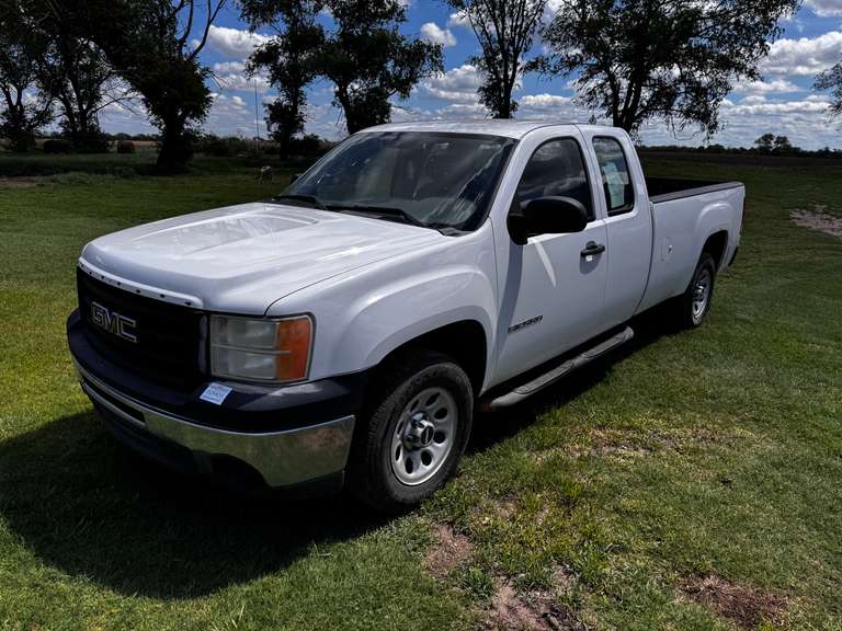 2011 GMC Sierra Pickup Truck