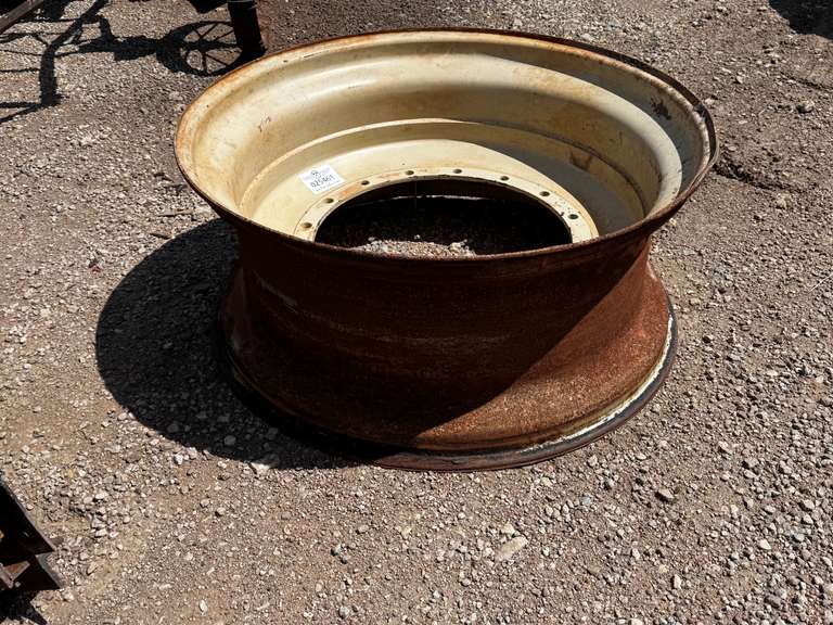44" x 19.5" Tractor Tire Rim