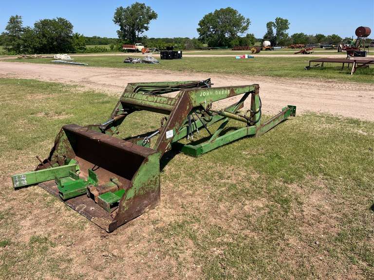 John Deere 46 Loader