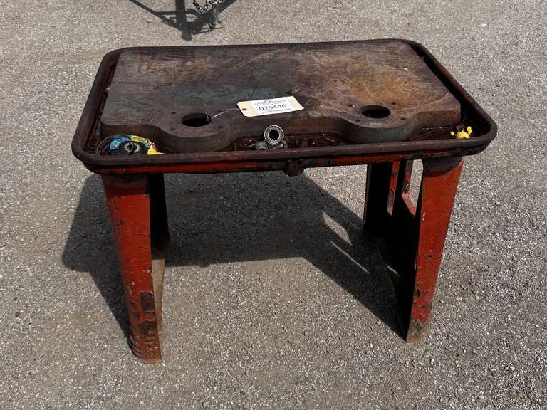 40" x 29" x 32" Steel Work Table