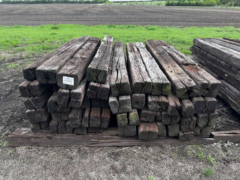 (40) Railroad Ties