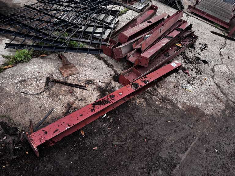 (10) 8' Steel I-Beams