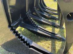56" Clamshell Grapple Attachment