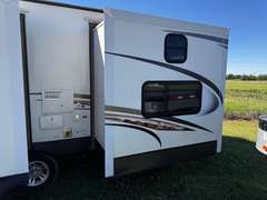 2013 Jayco Eagle Travel Trailer w/ Supplies