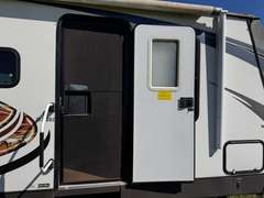 2013 Jayco Eagle Travel Trailer w/ Supplies