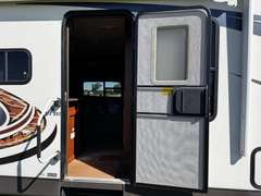 2013 Jayco Eagle Travel Trailer w/ Supplies
