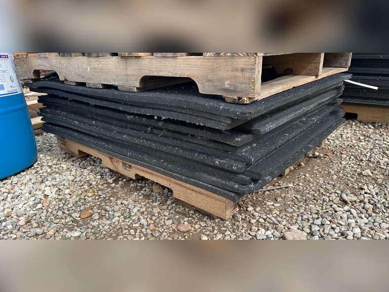 (14) 3' x 4' Rubber Mats