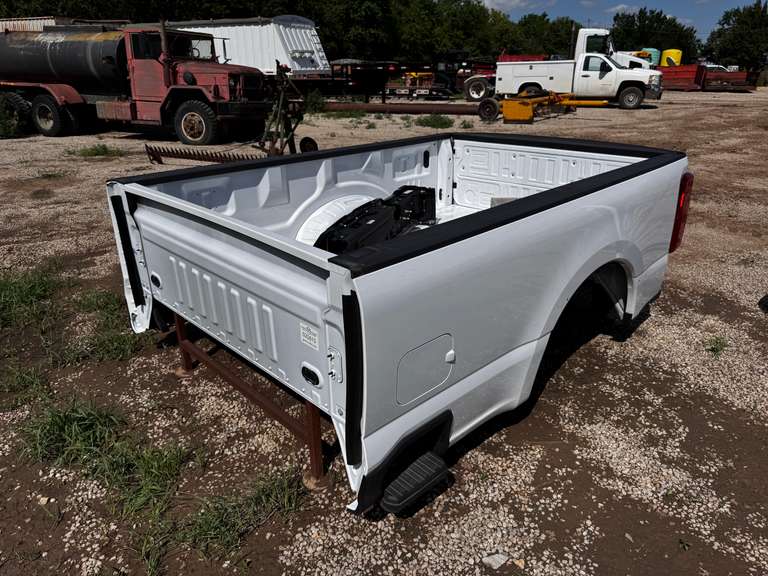 Ford Super Duty Truck Bed & Bumper