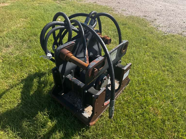 Huskie HV125V Compactor Attachment