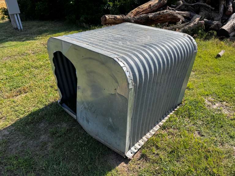 4' x 5' x 3' Galvanized Dog Box