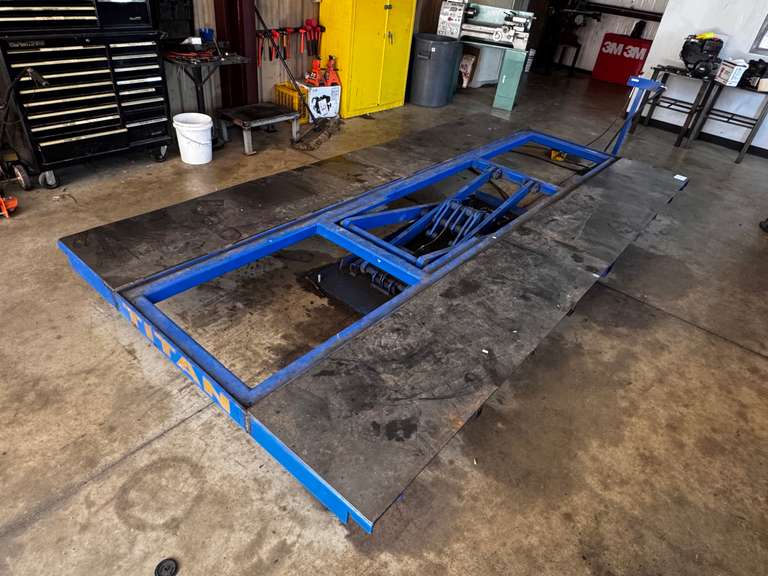 13' Titan Air-Powered Lift