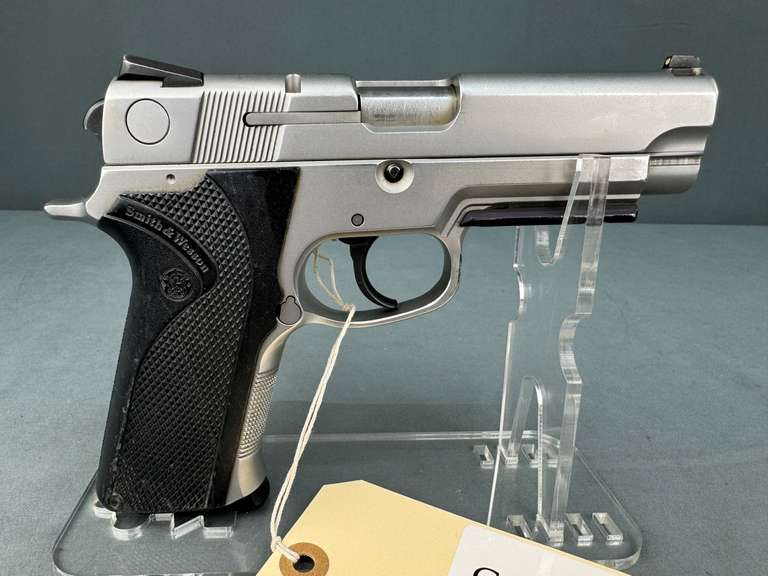Smith & Wesson 4046TSW 40S&W Semi-Auto Pistol #TDU9344