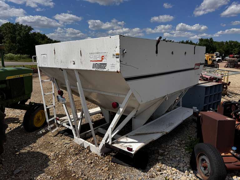 12' x 8' Willmar Road Runner 10 Grain Box