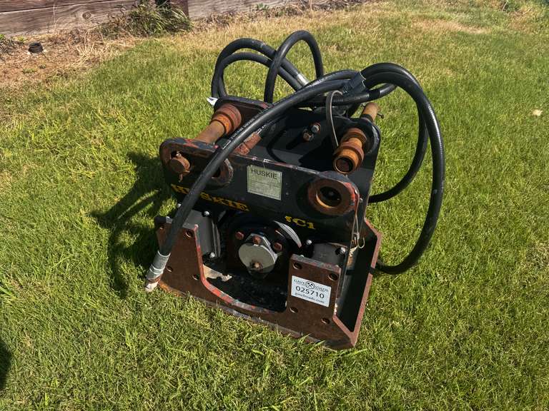 Huskie HV125V Compactor Attachment