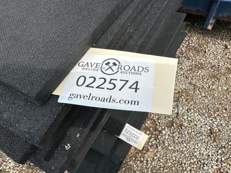 (28) 4' x 6' Rubber Mats