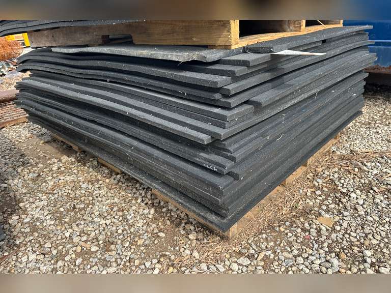 (27) 4' x 6' Rubber Mats