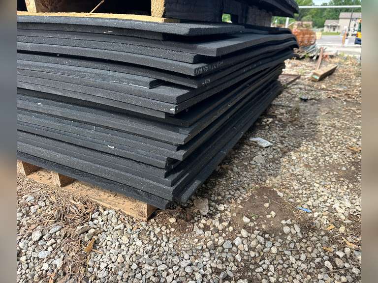 (27) 4' x 6' Rubber Mats