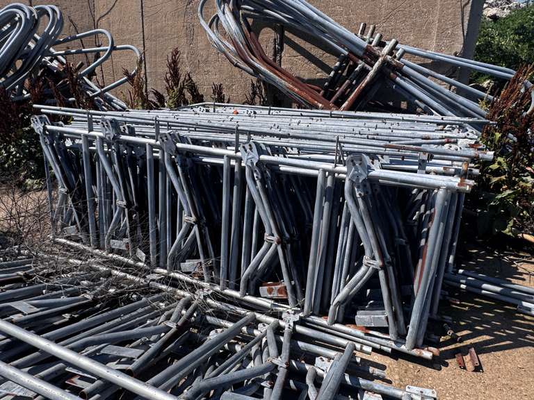 (5) Cattle Chute Squeeze Gates