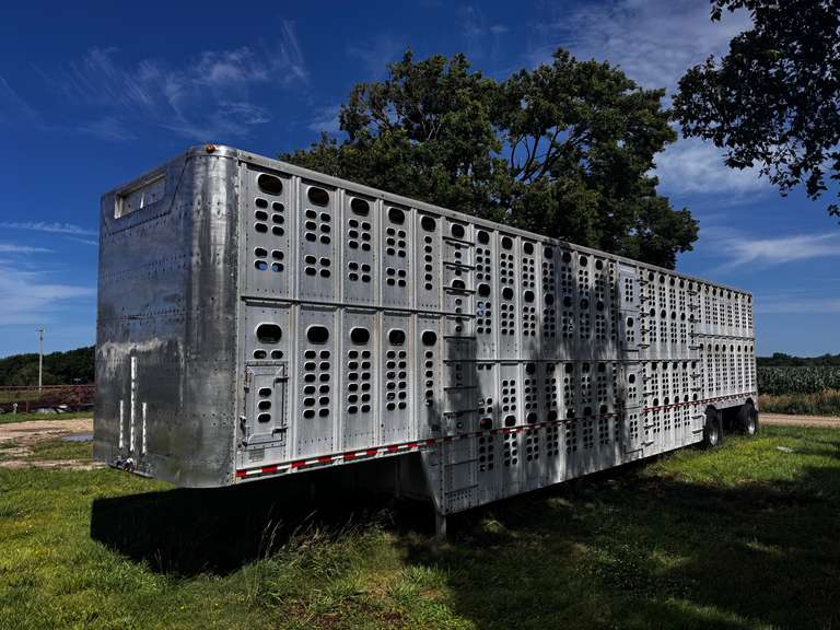 2005 Wilson 53' Aluminum Livestock Trailer