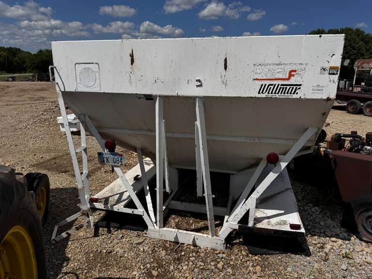 12' x 8' Willmar Road Runner 10 Grain Box