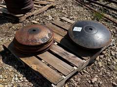 Approximately (20) 19" & (23) 22" Disc Blades