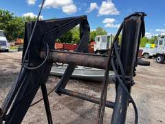 Hydraulic Loader Attachment w/ 7' Bucket