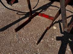 Hydraulic Loader Attachment w/ 7' Bucket