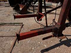 Hydraulic Loader Attachment w/ 7' Bucket