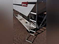 12' x 8' Willmar Road Runner 10 Grain Box