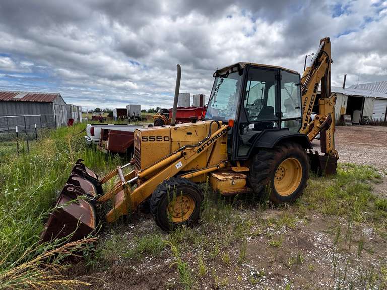 Ford 555D Backhoe