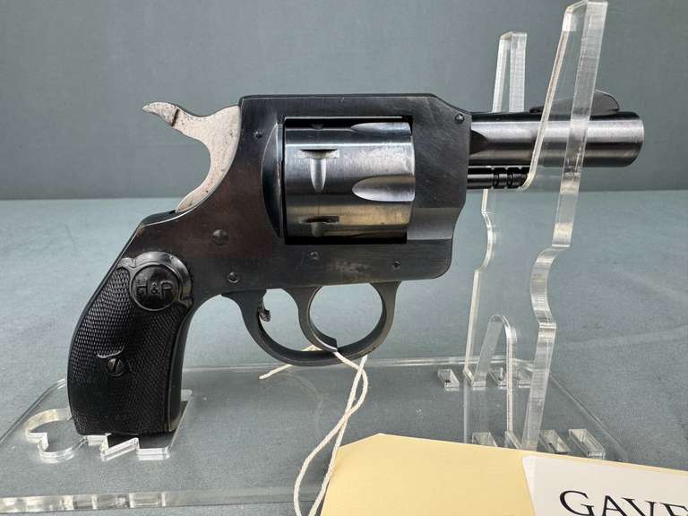 H&R 732 32S&W Revolver #AH36287 w/1 box Ammunition