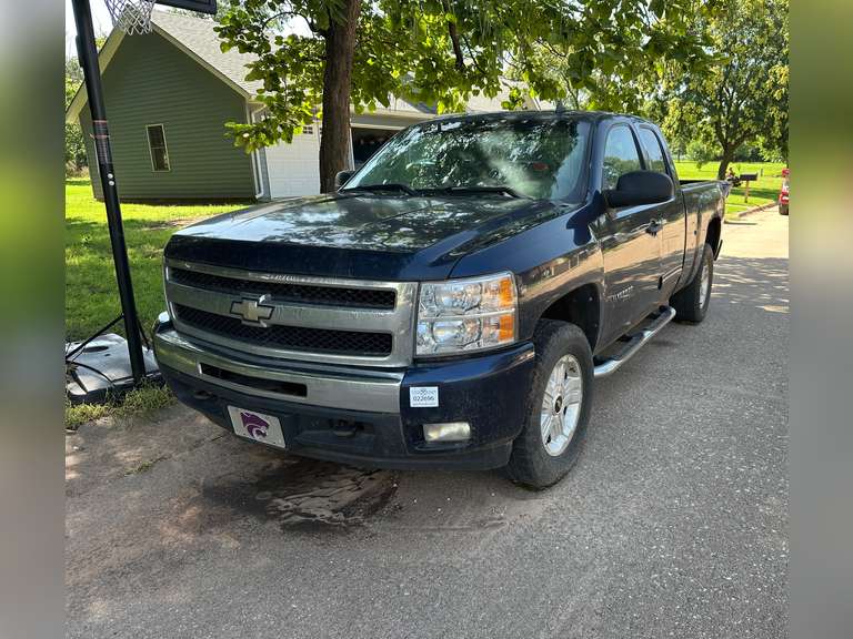 2009 Chevy Silverado Z71 4x4 Pickup Truck