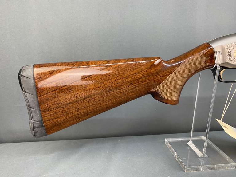 Browning Maxus 12ga Semi-Auto Shotgun w/hard case #2012DU1733