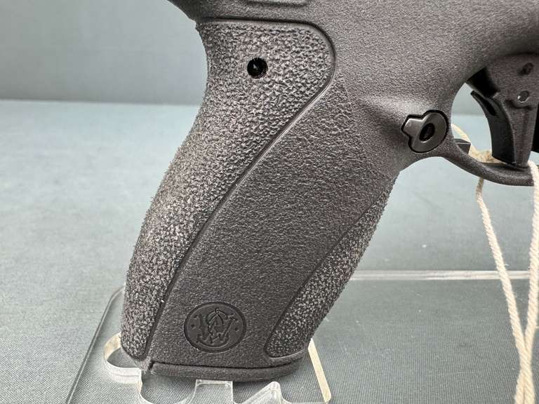 Smith & Wesson Bodyguard 2.0 380Auto Semi-Auto Pistol w/box #EHW5353