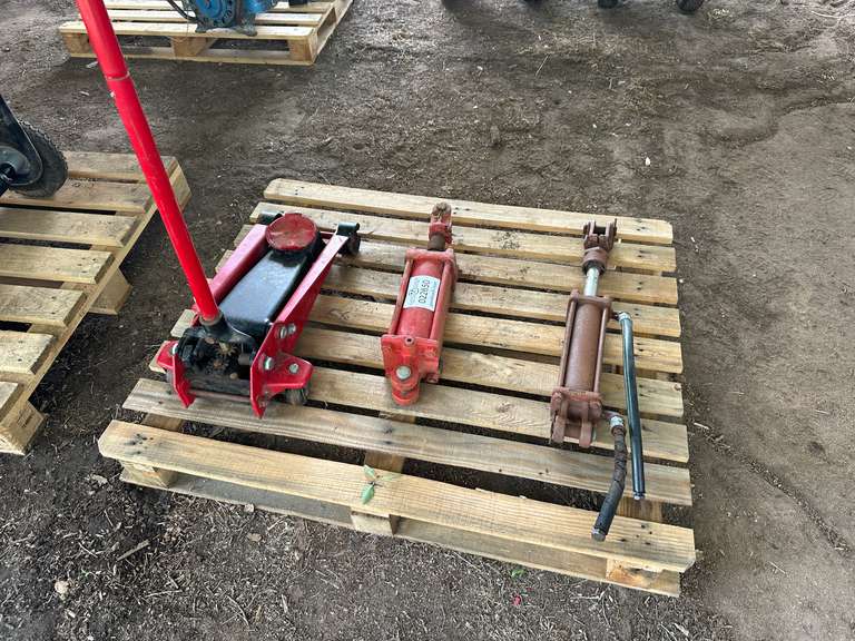 (2) Hydraulic Cylinders & Floor Jack