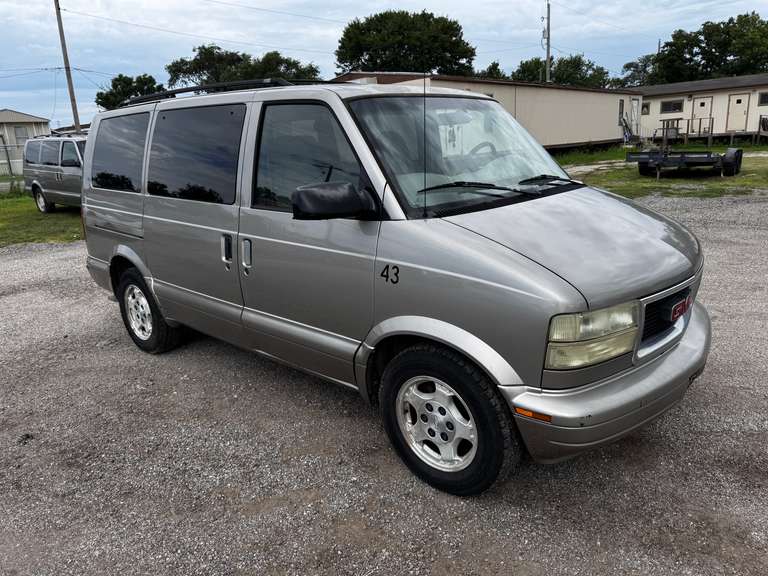 2004 GMC Safari Van
