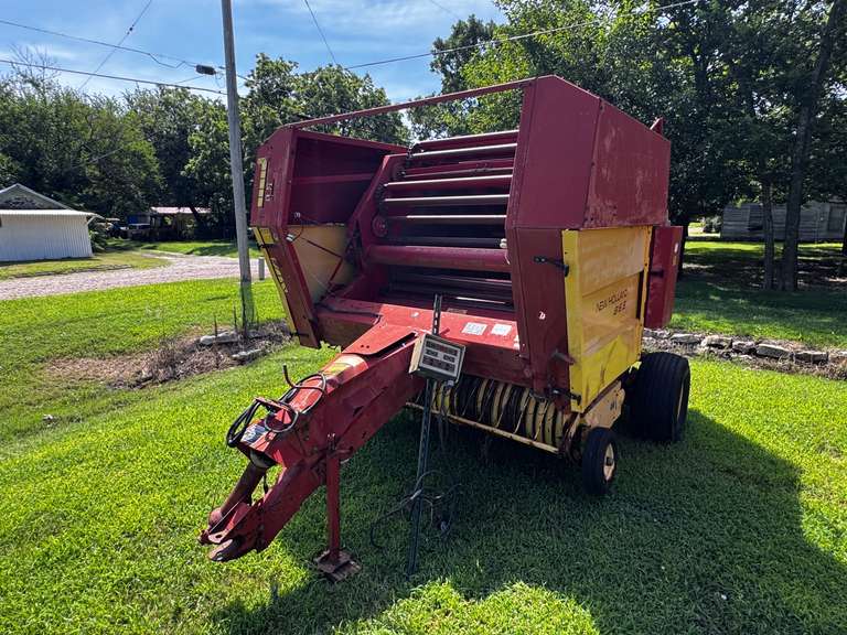 New Holland 855 Baler