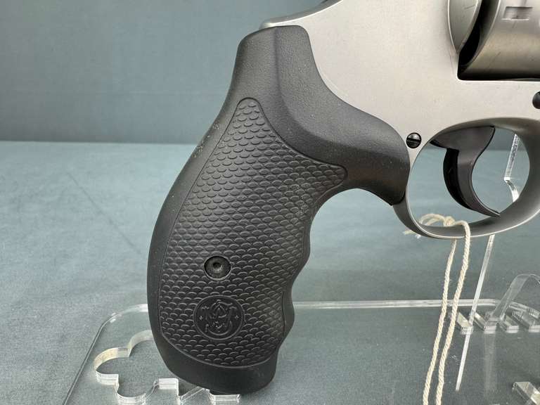 Smith & Wesson 69 44Mag Revolver w/hard case #DMZ6045