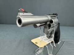 Smith & Wesson 69 44Mag Revolver w/hard case #DMZ6045