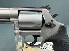 Smith & Wesson 69 44Mag Revolver w/hard case #DMZ6045