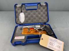 Smith & Wesson 69 44Mag Revolver w/hard case #DMZ6045