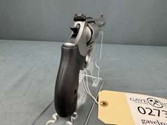 Smith & Wesson 69 44Mag Revolver w/hard case #DMZ6045