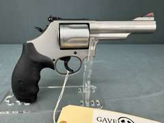 Smith & Wesson 69 44Mag Revolver w/hard case #DMZ6045