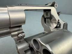 Smith & Wesson 69 44Mag Revolver w/hard case #DMZ6045